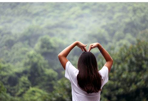 qq空间独自心伤的情感女生图片说说6