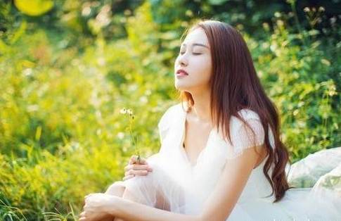 唯美早安心语说说句子：想要别人爱你，前提是先好好爱自己1