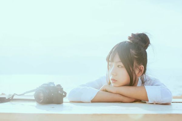 唯美早安心语说说：有一种借口叫年轻，不珍惜时光和爱