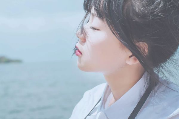 唯美早安心语说说：有一种借口叫年轻，不珍惜时光和爱