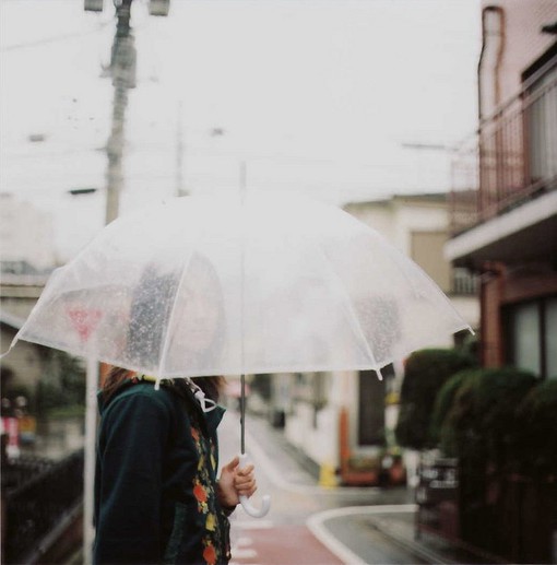 关于下雨的搞笑说说：害怕打雷又讨厌下雨却钟爱雷阵雨2